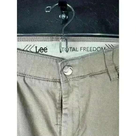 Lee Women's Total Freedom Pants - Size 10 Medium - Picture 2 of 4